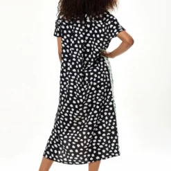 Liquorish Animal Print Oversized Shirt Dress With Black Collar -Cheap My Dreamy Dress Store liquorish animal print oversized shirt dress with black collar p20992 152450 image