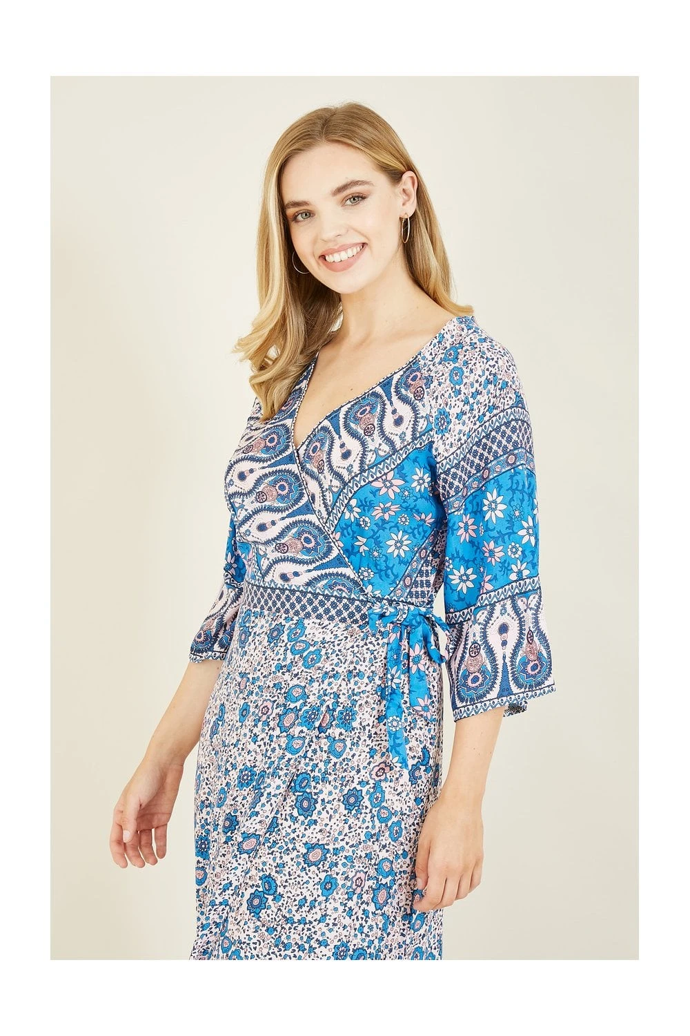 Yumi V Neck Floral Casual Maxi Dress 2 Yumi V Neck Floral Casual Maxi Dress - Image 2