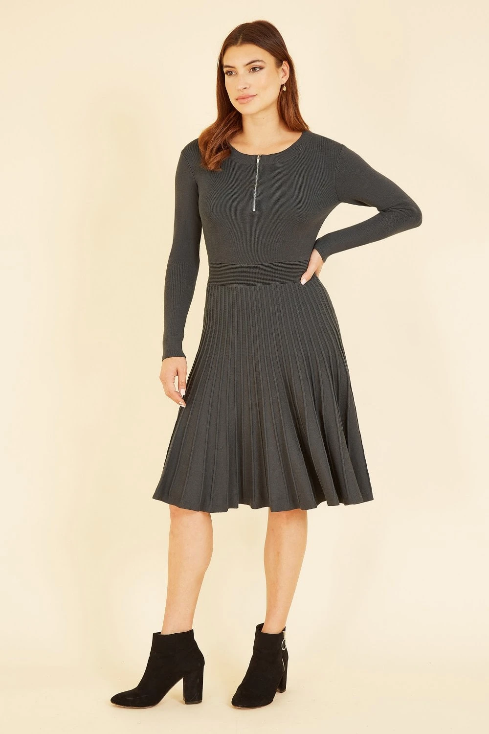 Yumi Grey Knitted Pleated Skater Dress With Zip 4 Yumi Grey Knitted Pleated Skater Dress With Zip - Image 4